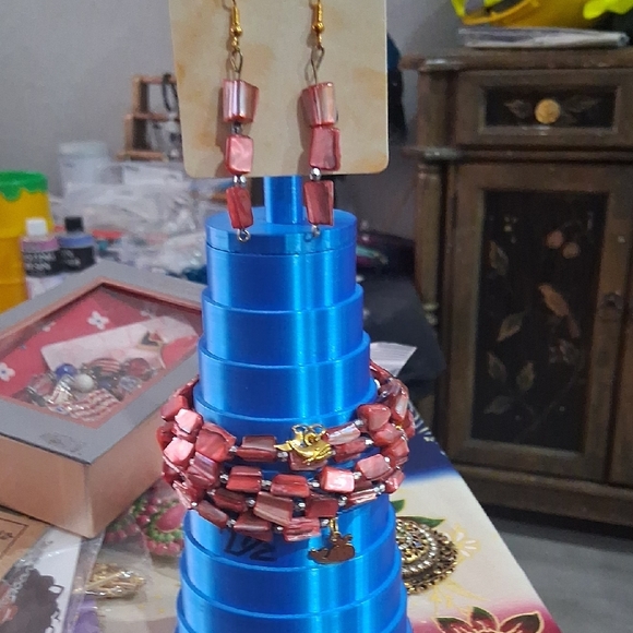 Elegant Pink Beaded Jewelry Set - Picture 7 of 13